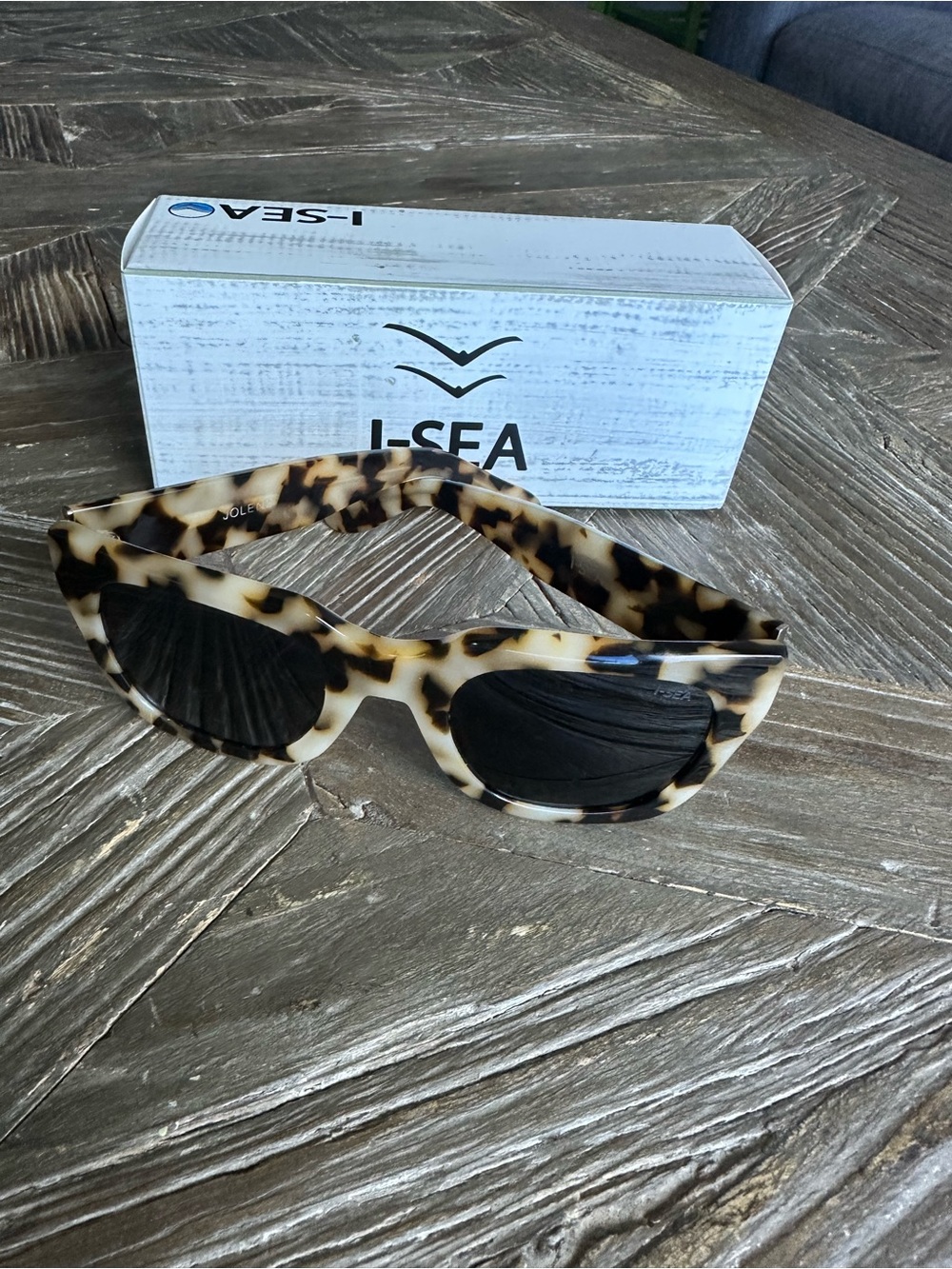 I- Sea Tortoise (Snow Leopard) Oversized Sunglasses - Black Lenses